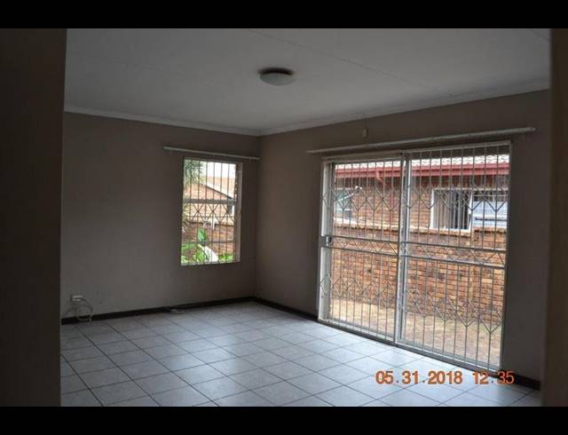 3 BEDROOM TOWNHOUSE FOR SALE IN PETERSFIELD